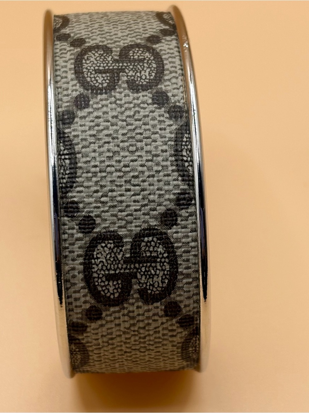 Monogram-Pattern Gray Men's Cuff Bracelet - Picture 4 of 7